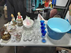 lot 60 image: Old Cabin Still Decanter, Popcorn, Nuts Bar Ware, Glassware & 2-Metal Tubs