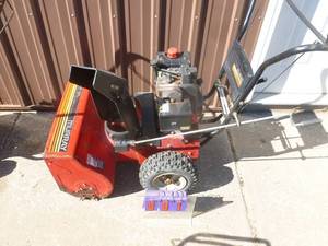 Murry snow blower. 5 hp 22. Used condition. Consignor states it runs. As shown.