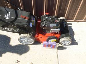 2018 Craftsman self propelled mower. Starts & runs as it should. Includes bagger. Nice condition. As shown.