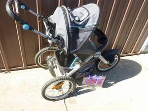 Jeep 3 wheeler stroller with brakes. Lightly used. Tested & works. As shown.