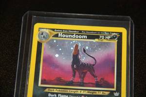 lot 31 image: 2000 Pokemon Neo Revelation Houndoom Holo 864  Swirl On Nose