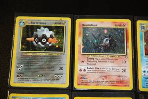 lot 37 image: 2001 Pokemon Neo Discovery  155 Cards
