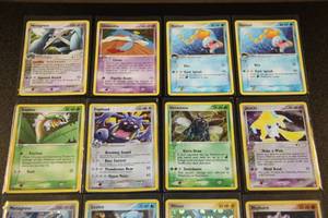 lot 45 image: 2004 Pokemon EX Hidden Legends  85 Cards