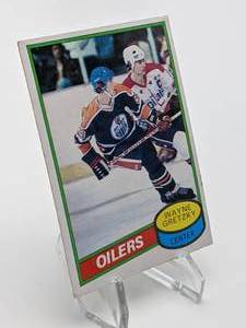 lot 8 image: 1980 - 1981 Topps Wayne Gretzky 2nd Year Card