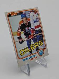 lot 44 image: 1981 Topps Wayne Gretzky 3rd Year Hockey Card