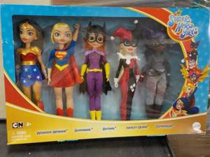 Super Heroes Girls...