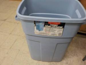 Rubbermaid Roughneck 30 gallon Refu...