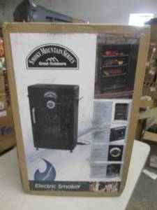 lot 2 image: Smokey mountain electric smoker ...