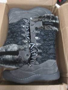 lot 7 image: muk luks womens gwen snowboots size...