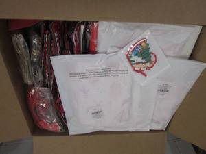 lot 281 image: box of christmas stuff ...