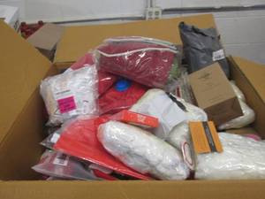 lot 283 image: big box of christmas stuff ...