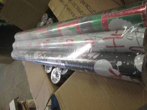 lot 285 image: 11 packages of 3 christmas wrapping...