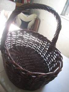 lot 289 image: big wicker basket ...