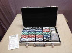 lot 25 image: Poker Set