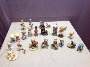 lot 83 image: Figurines