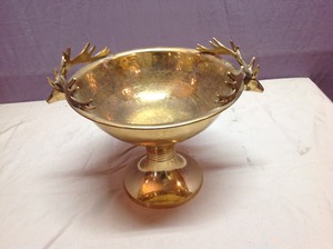 lot 41 image: Decorative Serving Bowl