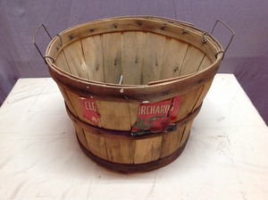 lot 68 image: Vintage Apple Basket