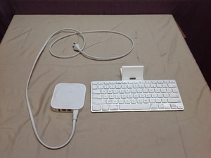 lot 33 image: Apple Products