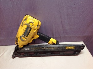 lot 109 image: DeWalt D51823 Framing Nail Gun