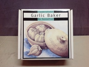 lot 115 image: Garlic Baker