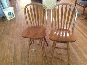 lot 120 image: Wood Swivel Bar Stools
