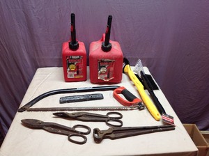 lot 122 image: Gas Cans & Tools