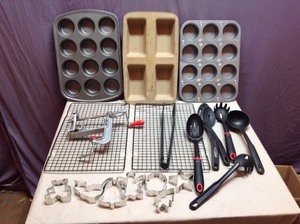 lot 126 image: Kitchen Items