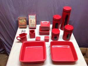 lot 127 image: Red Kitchen Items