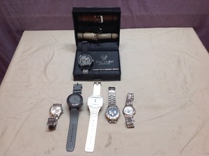 lot 142 image: Watches