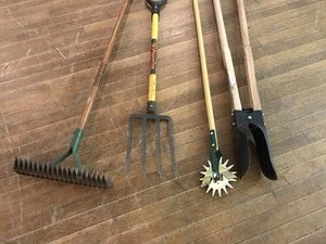lot 185 image: Yard Tools
