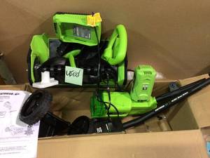 lot 41 image: 16 in. 40-Volt 4 Ah Battery Cordless Electric Snow Blower Shovel by Earthwise  USED Customer Returns See Pictures 