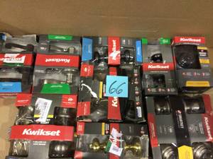 lot 66 image: MIX LOT OF KWIKSET  LOCK ENTRY DOOR Customer Returns See Pictures 