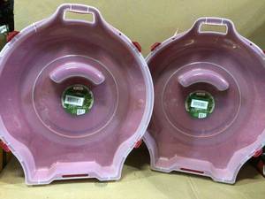 lot 87 image: Red Plastic Nesting Wreath Box by Sterilite Customer Returns See Pictures 