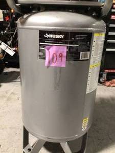 lot 109 image: Husky 20 Gal Air Compressor customer return in good condition see pictures