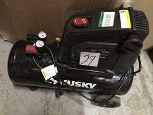 lot 29 image: 8G 150 PSI Hotdog Air Compressor by Husky Customer Returns See Pictures 