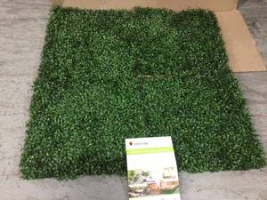 lot 60 image: 20 in. x 20 in. Boxwood Foliage IndoorOutdoor Panels (4-Pack) Customer Returns See Pictures 