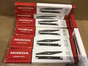 lot 87 image: Honda 21 in. HRN Mower Microcut Twin Blade Set Customer Returns See Pictures 