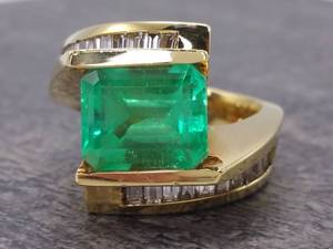 5.00 Carat Natural Columbian Emerald-Cut Emerald Set with 2.20 Carat Bright Diamond Baguettes in 18k Yellow Gold $19,500 Retail