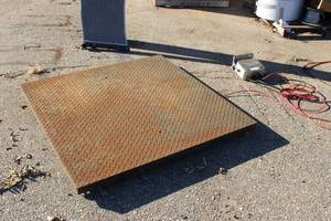 lot 8 image: Industrial Floor Scale