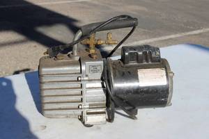 lot 19 image: Vacuum Pump JB DV 200 N