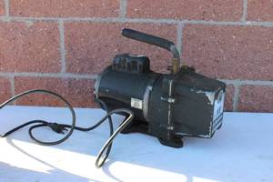 lot 17 image: Vacuum Pump JB Eliminator Model # DV 6 E