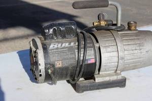 lot 16 image: Bullet 7 CFM Vacuum Pump