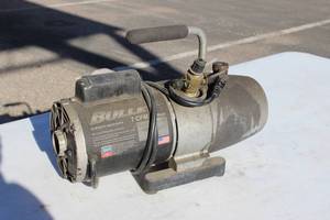 lot 18 image: Bullet 7 CFM Vacuum Pump