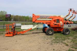 lot 1 image: JLG 450 A Articulating Boom Lift