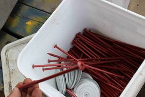 lot 31 image: 8 (203 mm) Heavy Duty Fastener