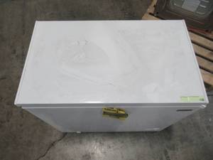 lot 114 image: Magic Chef 7.0 cu. ft. Chest Freezer in White -4 HMCF7W4