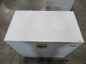 lot 116 image: Magic Chef 7.0 cu. ft. Chest Freezer in White -4 HMCF7W4
