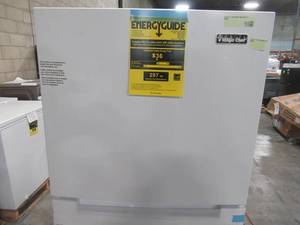 lot 120 image: Magic Chef 10.1 cu. ft. Top Freezer Refrigerator in White HMDR1000WE