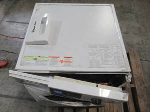 lot 125 image: Magic Chef 2.7 cu. ft. All in One Washer and Ventless Dryer Combo in White MCSCWD27W5