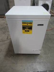 lot 209 image: Magic Chef 3.5 cu. ft. Manual Defrost Chest Freezer in White HMCF35W5